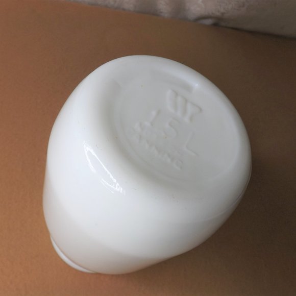 Milk Glass Container - Picture 5 of 6